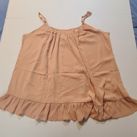 Cute & Flowy Cream Sleeveless Ruffle Hem Blouse Womens 2XL NWOT Adjustable Strap - Picture 10 of 10